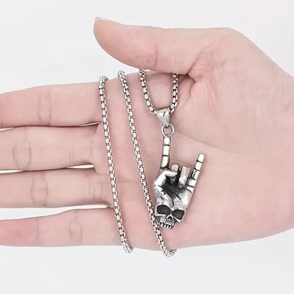 Necklace Hand Punk Edgy Rock Skull Pendant Gesture Metal Stainless Chain Trendy - Picture 4 of 5
